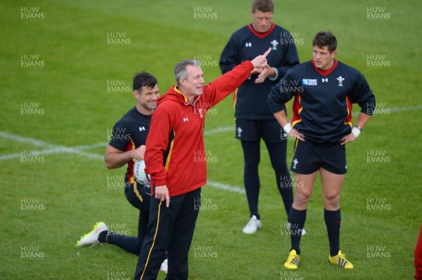 131015 - Wales Rugby Training -Rob Howley during training