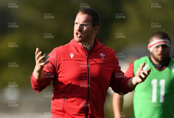 131020 - Wales Rugby Training - Gethin Jenkins during training