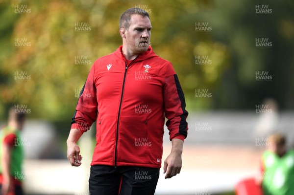 131020 - Wales Rugby Training - Gethin Jenkins during training