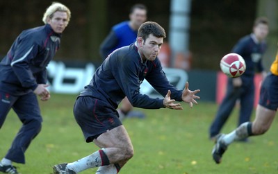 13.11.06 - Wales Rugby Training - Michael Owen during training 