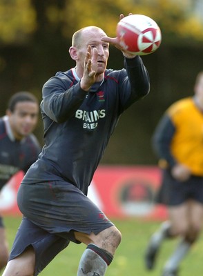13.11.06 - Wales Rugby Training - Gareth Thomas during training 