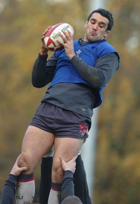 13.11.06 - Wales Rugby Training - Jonathan Thomas during training 