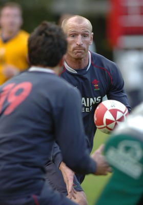 13.11.06 - Wales Rugby Training - Gareth Thomas during training 