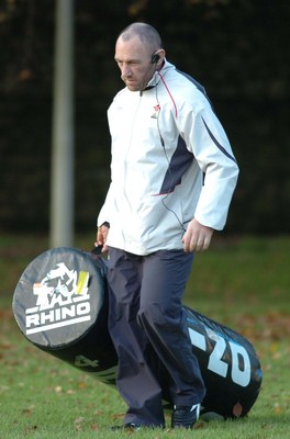 13.11.06 - Wales Rugby Training - Wales Forwards coach, Robin Mcbryde 
