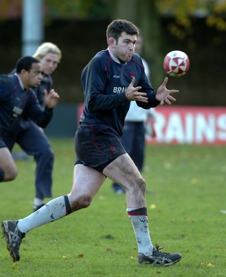 13.11.06 - Wales Rugby Training - Michael Owen during training 