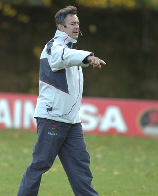 13.11.06 - Wales Rugby Training - Wales attack coach, Nigel Davies during training 