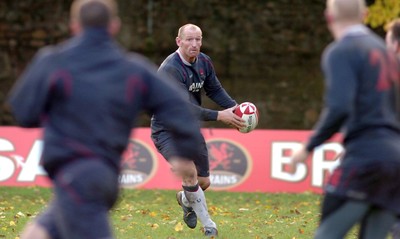 13.11.06 - Wales Rugby Training - Gareth Thomas during training 