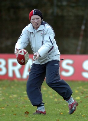 13.11.06 - Wales Rugby Training - Wales Kicking coach, Neil Jenkins during training 