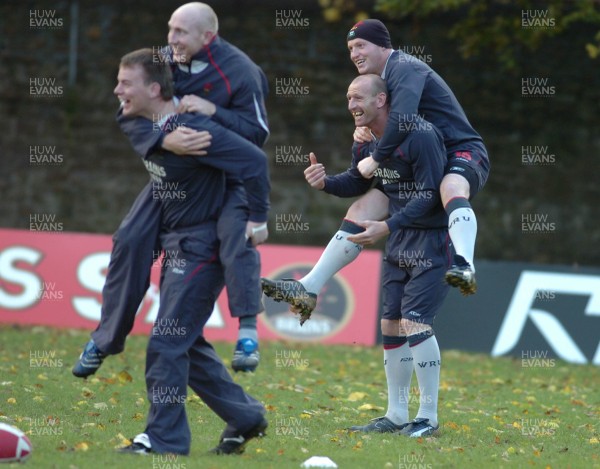 13.11.06 - Wales Rugby Training - (L- R) Matthew Rees, Tom Shanklin, Gareth Thomas and Martyn Williams during training 