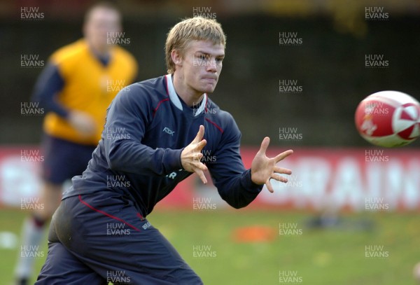 13.11.06 - Wales Rugby Training - Dwayne Peel during training 
