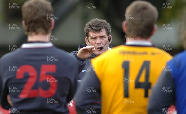 13.11.06 - Wales Rugby Training - Wales Coach, Gareth Jenkins during training 