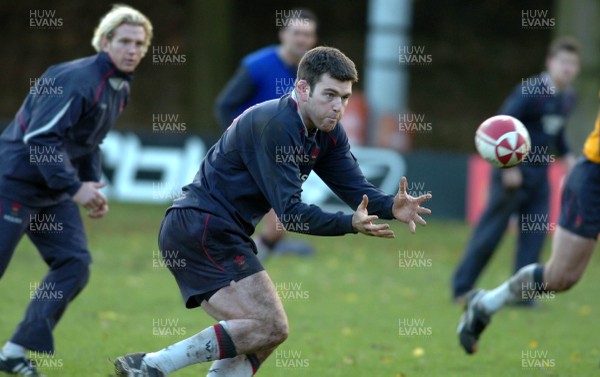 13.11.06 - Wales Rugby Training - Michael Owen during training 