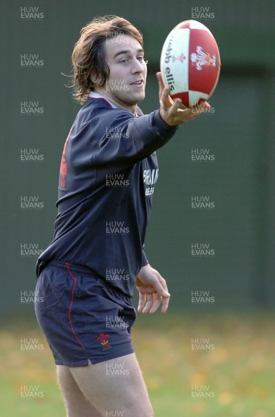 13.11.06 - Wales Rugby Training - Ryan Jones during training 