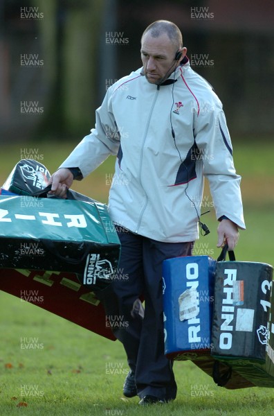 13.11.06 - Wales Rugby Training - Wales Forwards coach, Robin Mcbryde 
