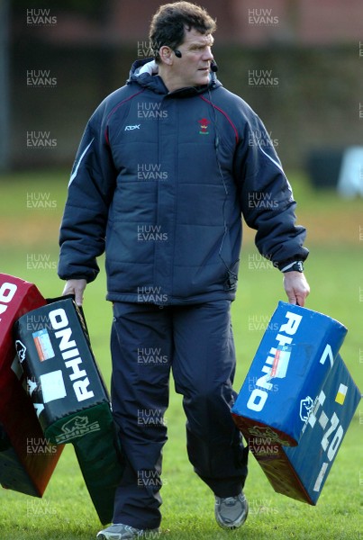 13.11.06 - Wales Rugby Training - Wales Coach, Gareth Jenkins during training 