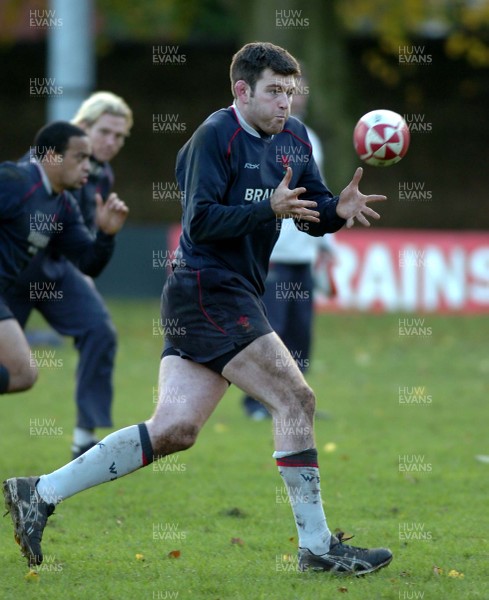 13.11.06 - Wales Rugby Training - Michael Owen during training 