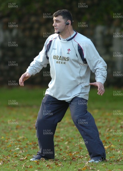 13.11.06 - Wales Rugby Training - Wales defence coach, Rowland Phillips during training 
