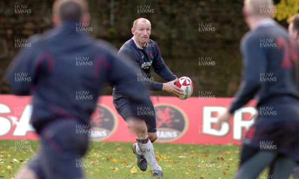 13.11.06 - Wales Rugby Training - Gareth Thomas during training 
