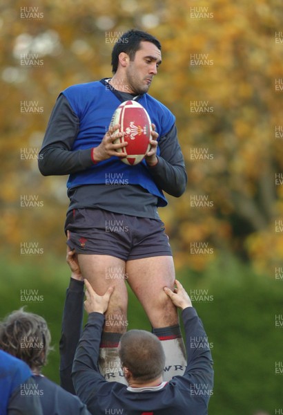 13.11.06 - Wales Rugby Training - Jonathan Thomas during training 