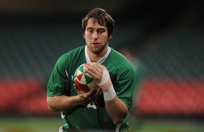 13.11.08 - Wales Rugby Training - Ryan Jones in action during training. 