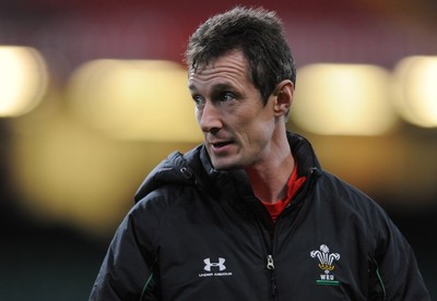 13.11.08 - Wales Rugby Training - Wales backs coach, Rob Howley during training. 