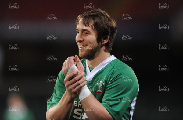 13.11.08 - Wales Rugby Training - Ryan Jones in action during training. 