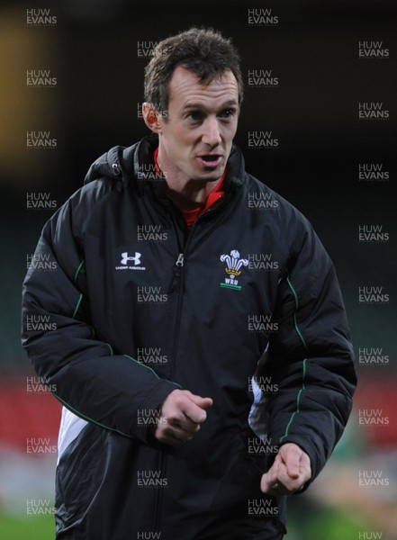 13.11.08 - Wales Rugby Training - Wales backs coach, Rob Howley during training. 