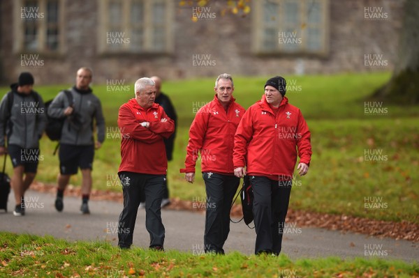 131117 - Wales Rugby Training - Warren Gatland, Rob Howley and Neil Jenkins