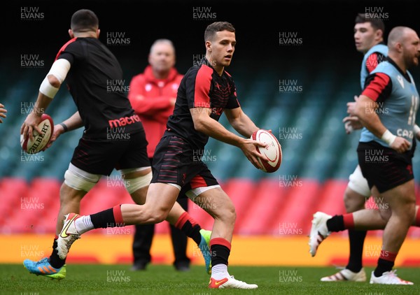 131121 - Wales Rugby Training - Kieran Hardy during training