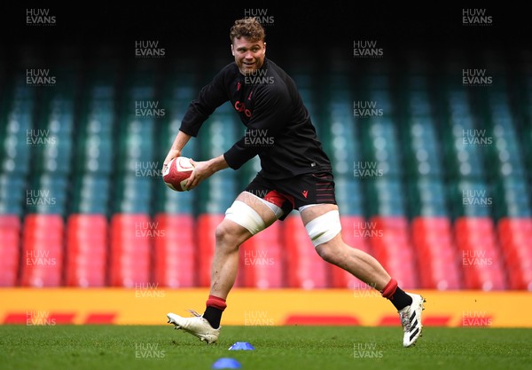 131121 - Wales Rugby Training - Will Rowlands during training