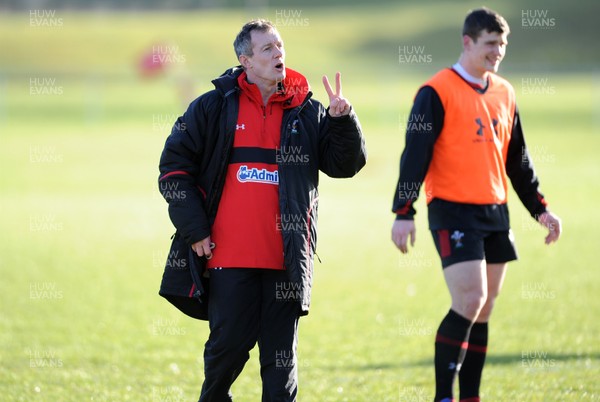 140213 - Wales Rugby Training -Rob Holwey during training