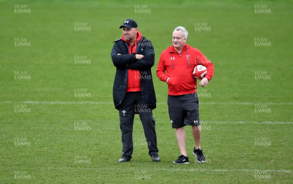 140220 - Wales Rugby Training - Wayne Pivac and Paul Stridgeon during training