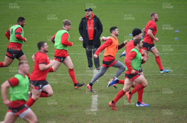 140220 - Wales Rugby Training - Wayne Pivac during training