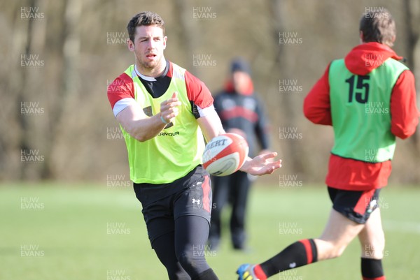 140313 - Wales Rugby Training -Alex Cuthbert during training