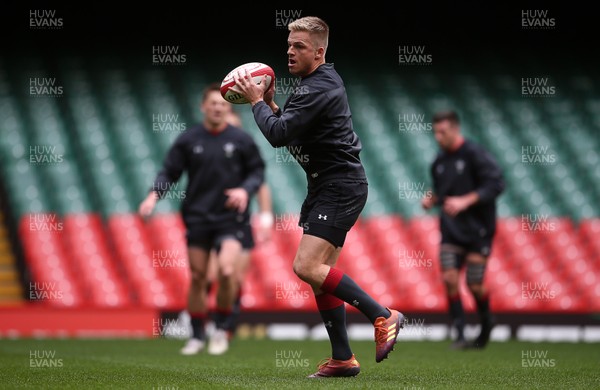 140319 - Wales Rugby Training - Gareth Anscombe during training