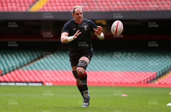 140319 - Wales Rugby Training - Alun Wyn Jones during training