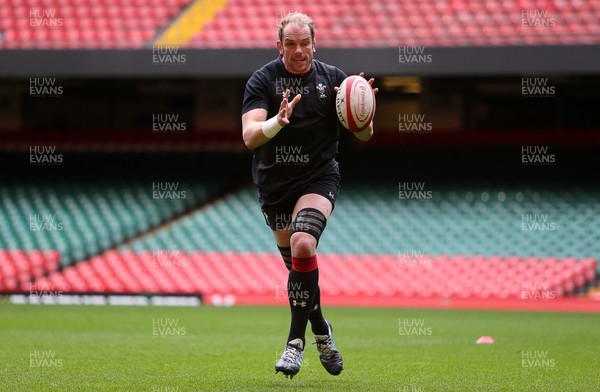 140319 - Wales Rugby Training - Alun Wyn Jones during training