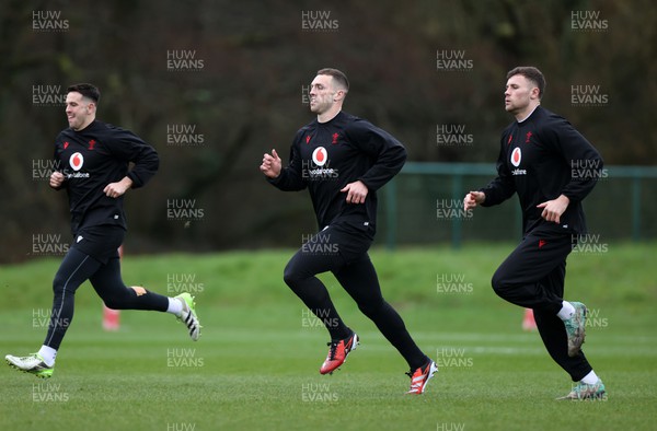 140324 - Wales Rugby Training ahead of their final 6 Nations game against Italy - George North during training