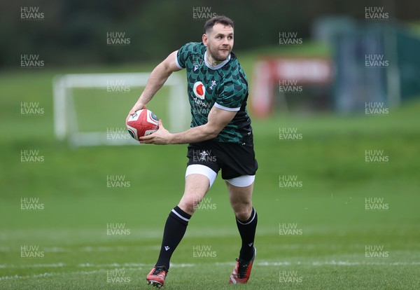 140324 - Wales Rugby Training ahead of their final 6 Nations game against Italy - Tomos Williams during training