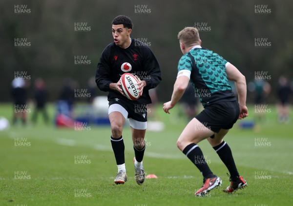140324 - Wales Rugby Training ahead of their final 6 Nations game against Italy - Rio Dyer during training