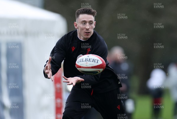 140324 - Wales Rugby Training ahead of their final 6 Nations game against Italy - Josh Adams during training