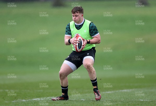 140324 - Wales Rugby Training ahead of their final 6 Nations game against Italy - Evan Lloyd during training