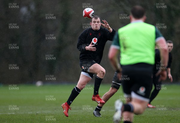 140324 - Wales Rugby Training ahead of their final 6 Nations game against Italy - Nick Tompkins during training