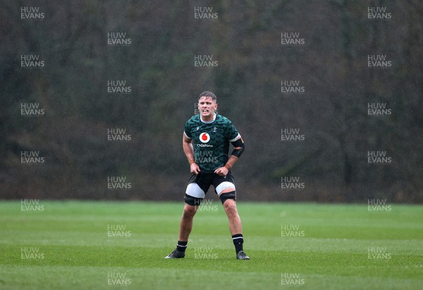 140324 - Wales Rugby Training ahead of their final 6 Nations game against Italy - Alex Mann during training