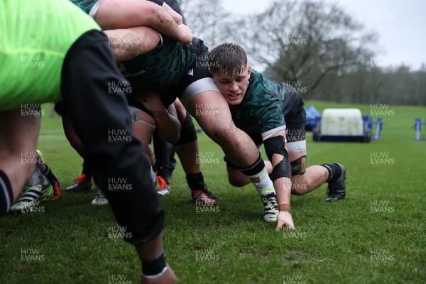 140324 - Wales Rugby Training ahead of their final 6 Nations game against Italy - Alex Mann during training