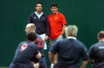 14.05.07 - Wales Rugby Training - Coach, Gareth Jenkins(R) and assistant, Nigel Davies during training 