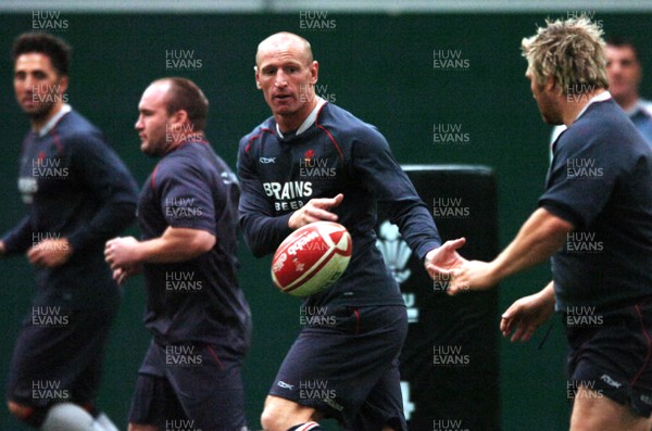 14.05.07 - Wales Rugby Training - Gareth Thomas during training 