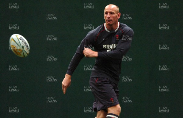 14.05.07 - Wales Rugby Training - Gareth Thomas during training 