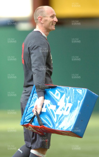 14.05.07 - Wales Rugby Training - Gareth Thomas during training 