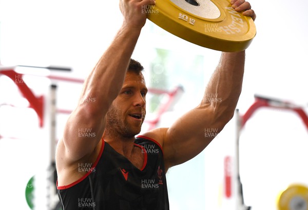 140622 - Wales Rugby Training - Gareth Davies during a weights session